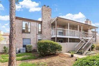 Building Photo - 2100 Wilcrest Dr