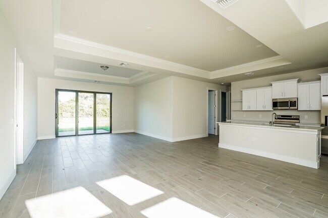 Building Photo - 6129 Higgins Ave, Fort Myers, FL