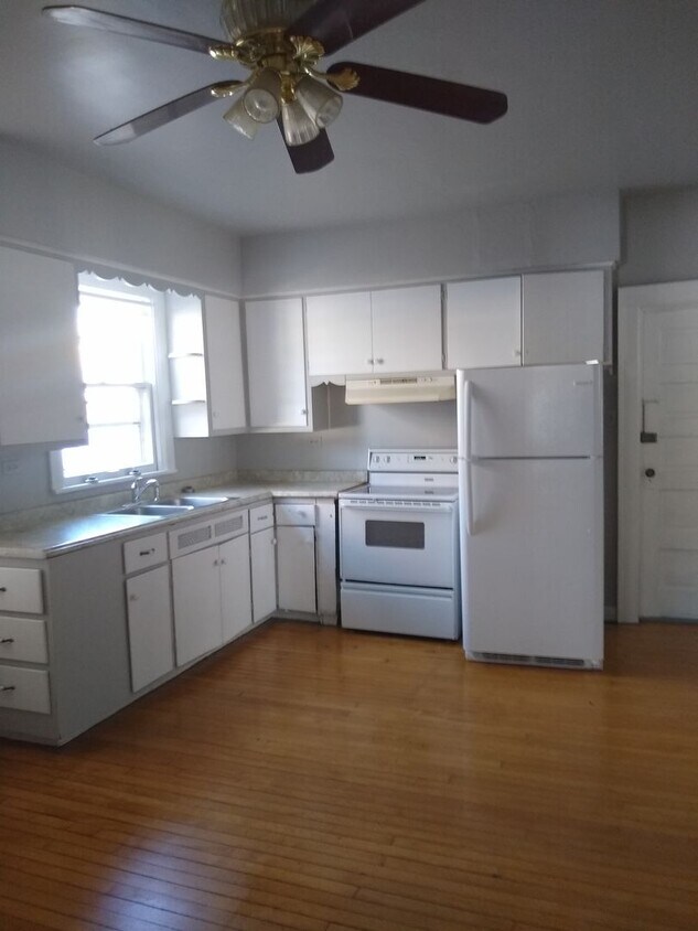 Primary Photo - 115 S Clay St