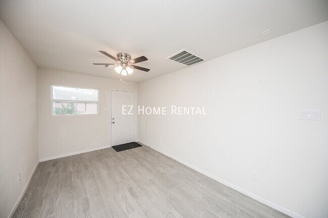 Photo - 5040 Mallow St Apartment