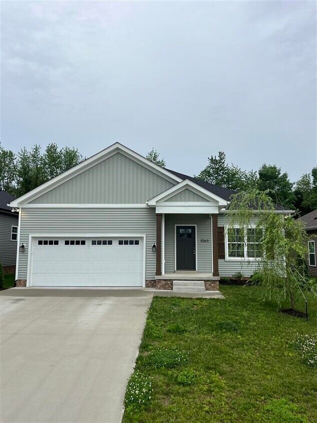 Foto principal - 1065 County House Ln