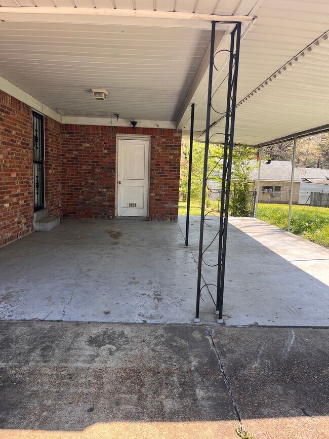 Photo - Great Property in quite Neighborhood House