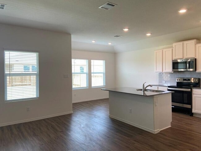 Building Photo - 109 Ozark Dr