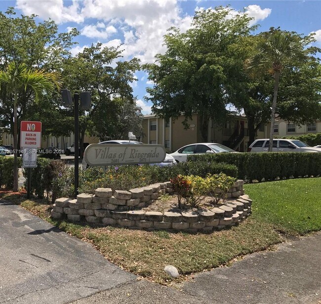 Foto del edificio - 2631 Riverside Dr