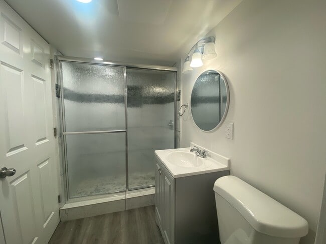 Baño de la unidad 2 - 11636 59th Ave S