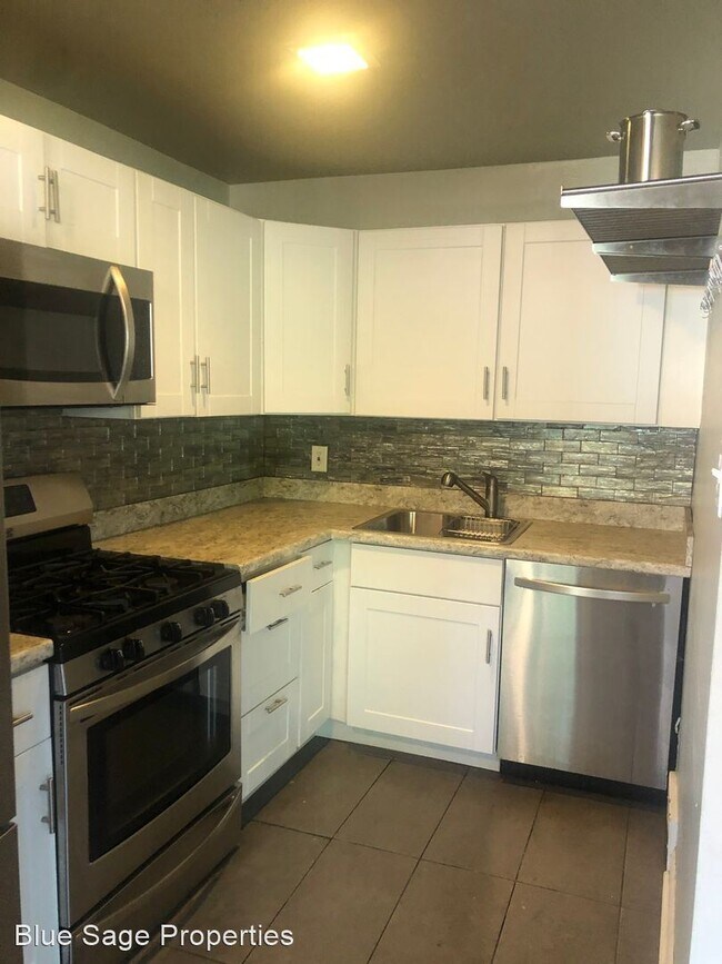 Building Photo - 3 br, 1 bath House - 806 Crescent Dr