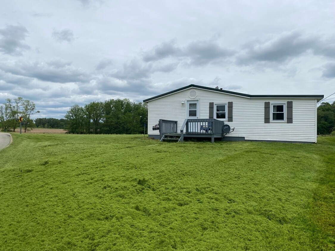 13812 Mount Calvary Rd, Loogootee, IN 47553