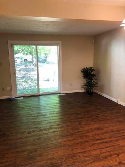 Foto del edificio - 9461 Aspen Grove Ln