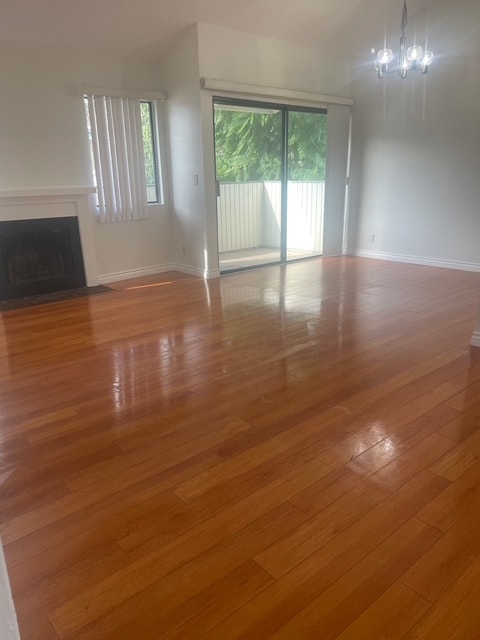 Sala/Comedor con balcón - 10512 Sunland Blvd