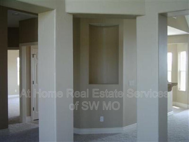Building Photo - 848 S Cobble Creek Blvd