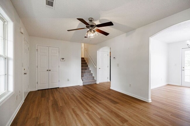 Building Photo - 20 Brittany Pointe Dr