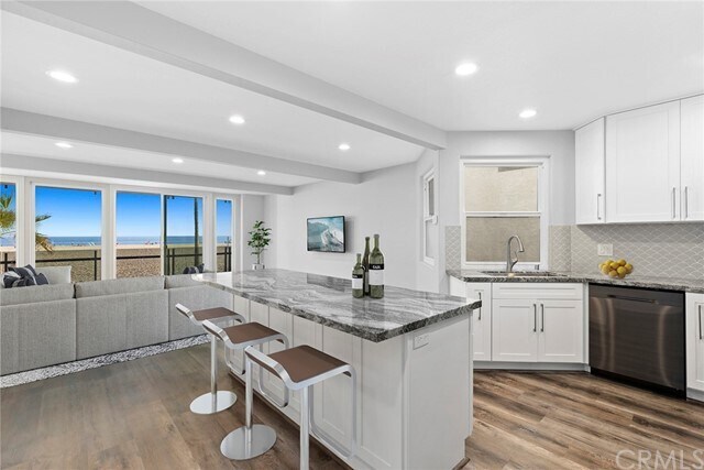 Building Photo - 1516 W Oceanfront