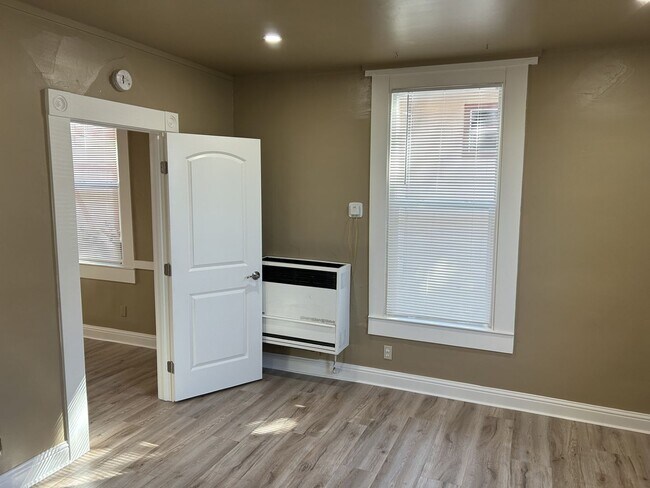 Building Photo - Charming 1-Bedroom, 1-Bathroom Ground Floo...