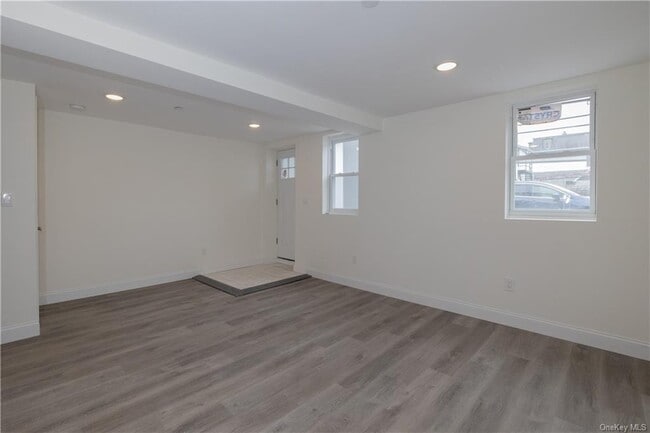 Building Photo - 29 Elm St