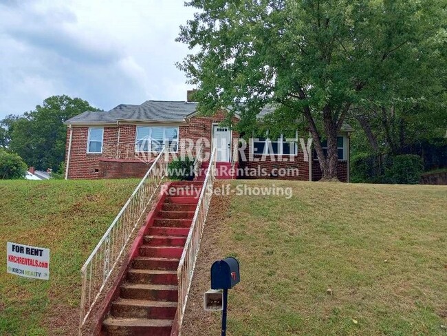 Building Photo - Gorgeous 3-Bedroom, 1-Bathroom home!