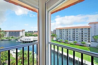 Building Photo - 2871 N Ocean Blvd