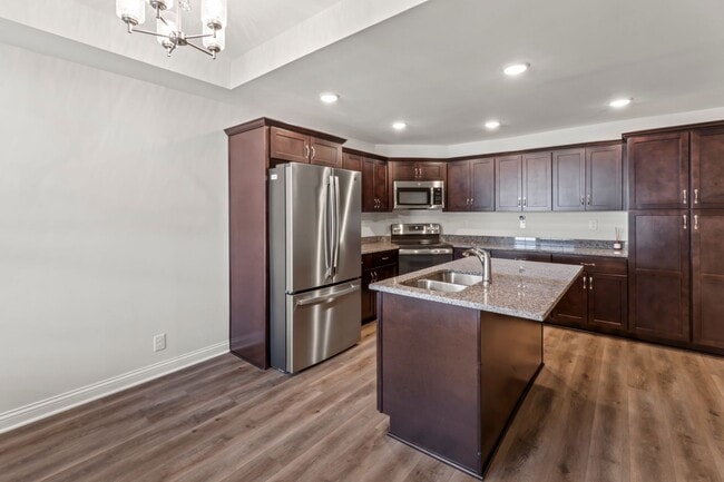 Building Photo - Lovely Updated Townhome for rent!