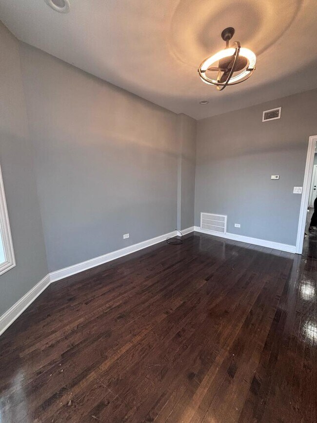 Foto del edificio - 1826 S Springfield Ave