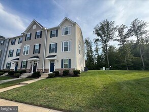 Building Photo - 6410 Crittenden Ln