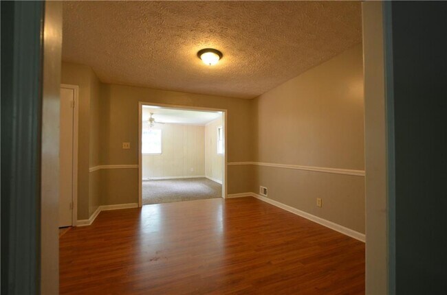 Building Photo - 1156 Justice Dr