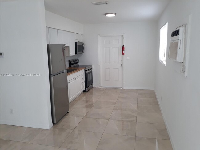 Foto del edificio - 605 NW 4th Ct