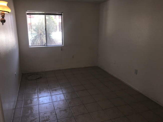Building Photo - 2550 N Dodge Blvd
