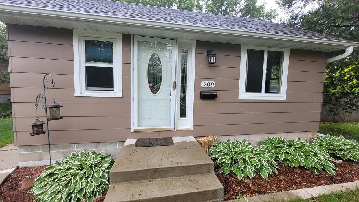 Foto principal - 209 5th Ave N