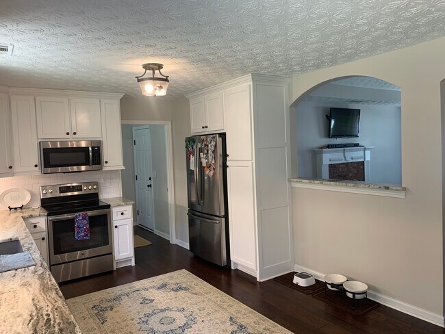 Building Photo - 209 Queens Ct