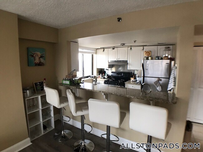 Building Photo - 15 N Beacon St