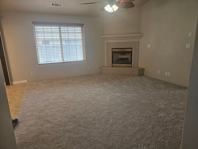 Foto del edificio - 3 bed 2 bath  Home for Rent in Grants Pass