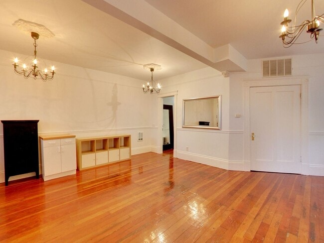 Building Photo - 25 Harriet St