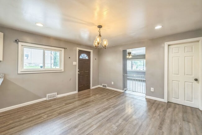 Building Photo - 2318 Eccles St