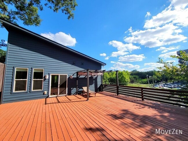 Photo - 1121 N Alexander St House