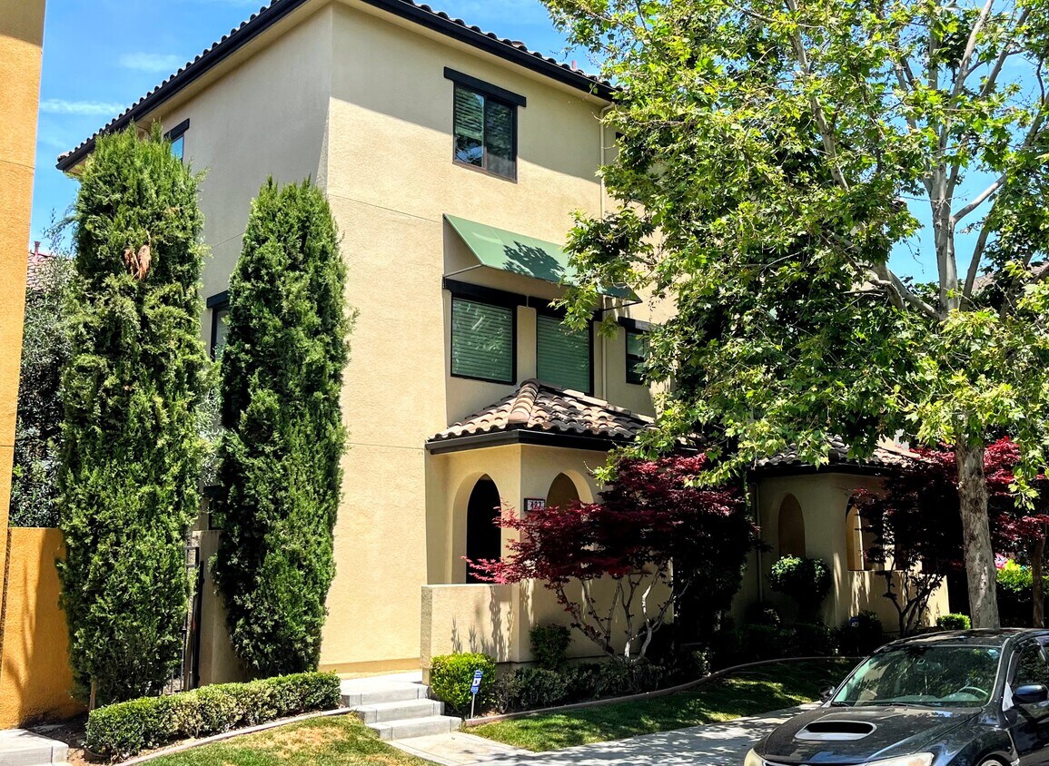 Primary Photo - 427 Willow Glen Way