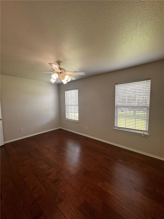 Building Photo - 11723 E Creek Ln