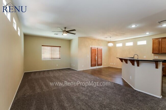 Foto del edificio - Available Now!