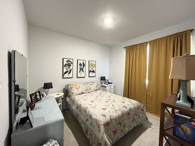 Foto del edificio - 4-Bedroom w/ Open Layout & Community Perks