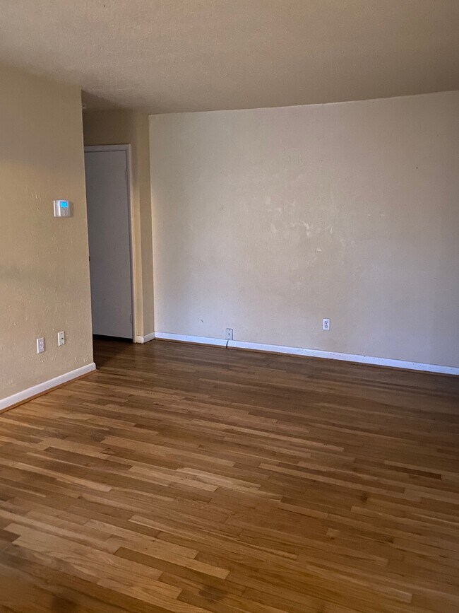 Building Photo - 8509 S Shartel Ave