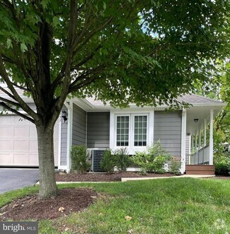 Building Photo - 132 N Village Ln