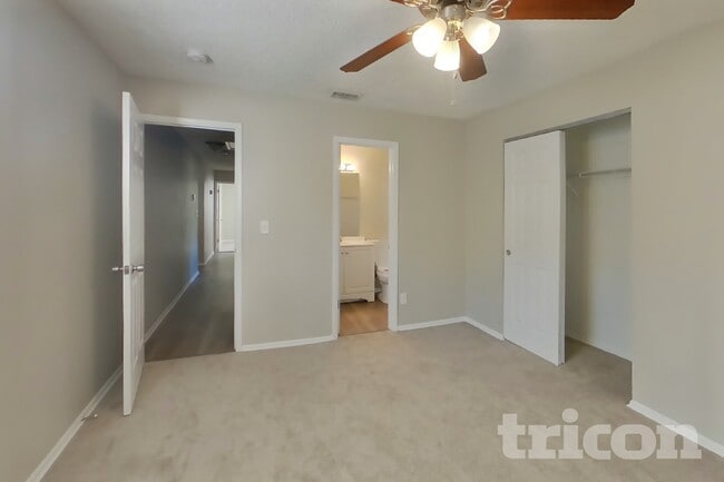 Building Photo - 3154 Macdonald Drive Clearwater FL