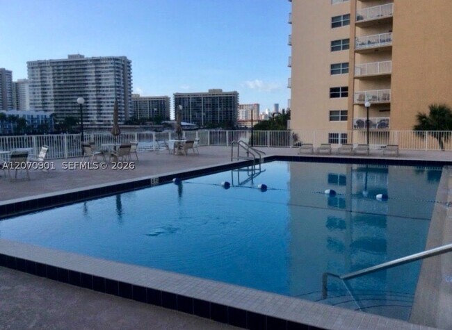 Foto del edificio - 111 Golden Isles Dr