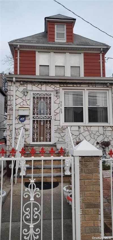 Primary Photo - 90-63 186th St