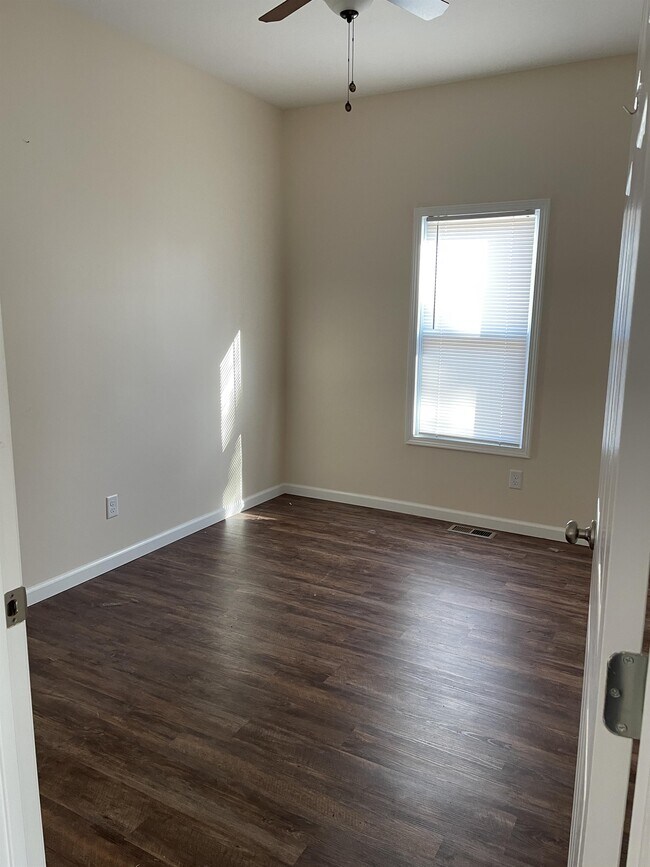 Foto del edificio - 300 W 5th St