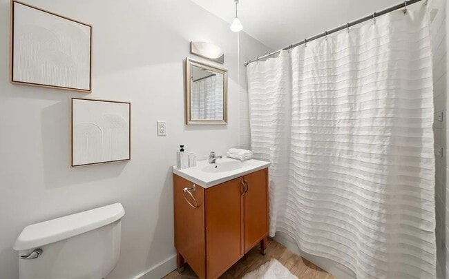 Foto del edificio - 649 2nd Ave