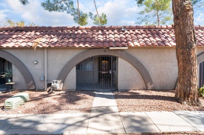 Foto del edificio - Two-bedroom, one bath single story townhou...