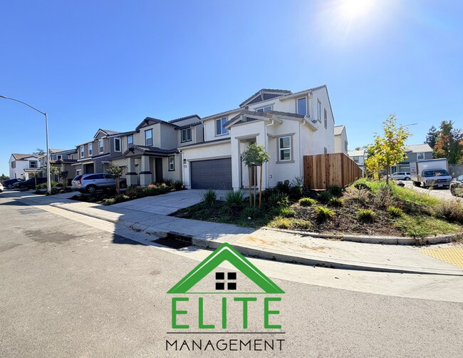 Building Photo - Located in the newly developed Park Place ...