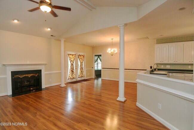 Building Photo - 403 Village Green Ct