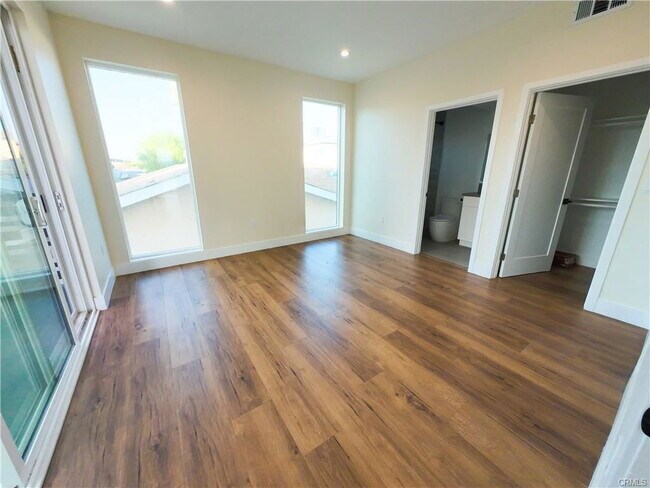 Foto del edificio - 6628 Camellia Ave