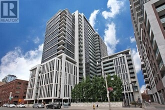 Building Photo - 400 Adelaide St E