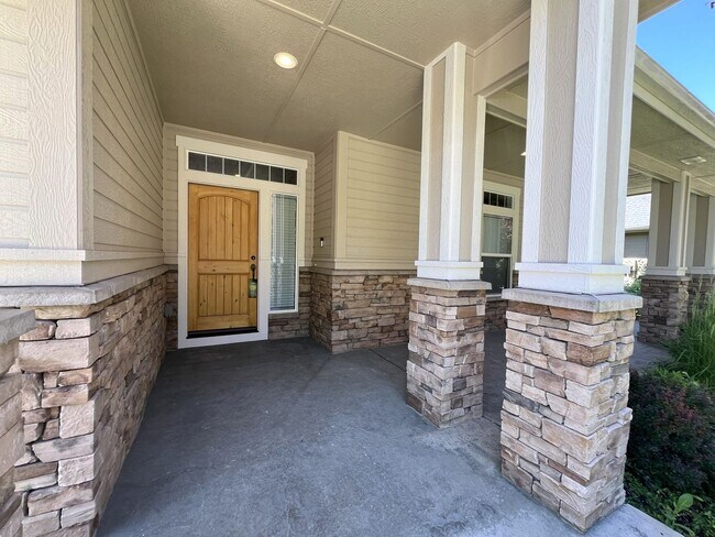Building Photo - Gorgeous 4 bed 3 bath home in Meridian, ju...